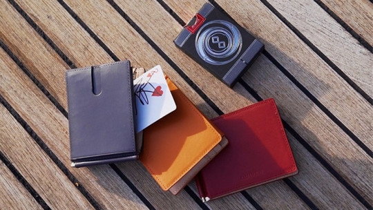 Modern Card to Wallet Insta (Black) by Quiver