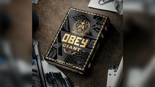 Obey Gold Edition by theory11 - Pokerdeck