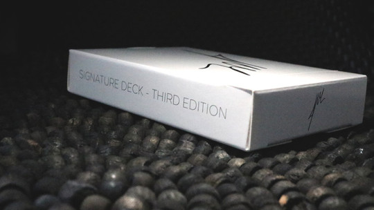 Signature- Third Edition (White) by Jordan Victoria - Pokerdeck