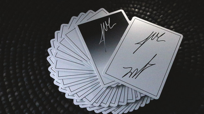 Signature- Third Edition (White) by Jordan Victoria - Pokerdeck